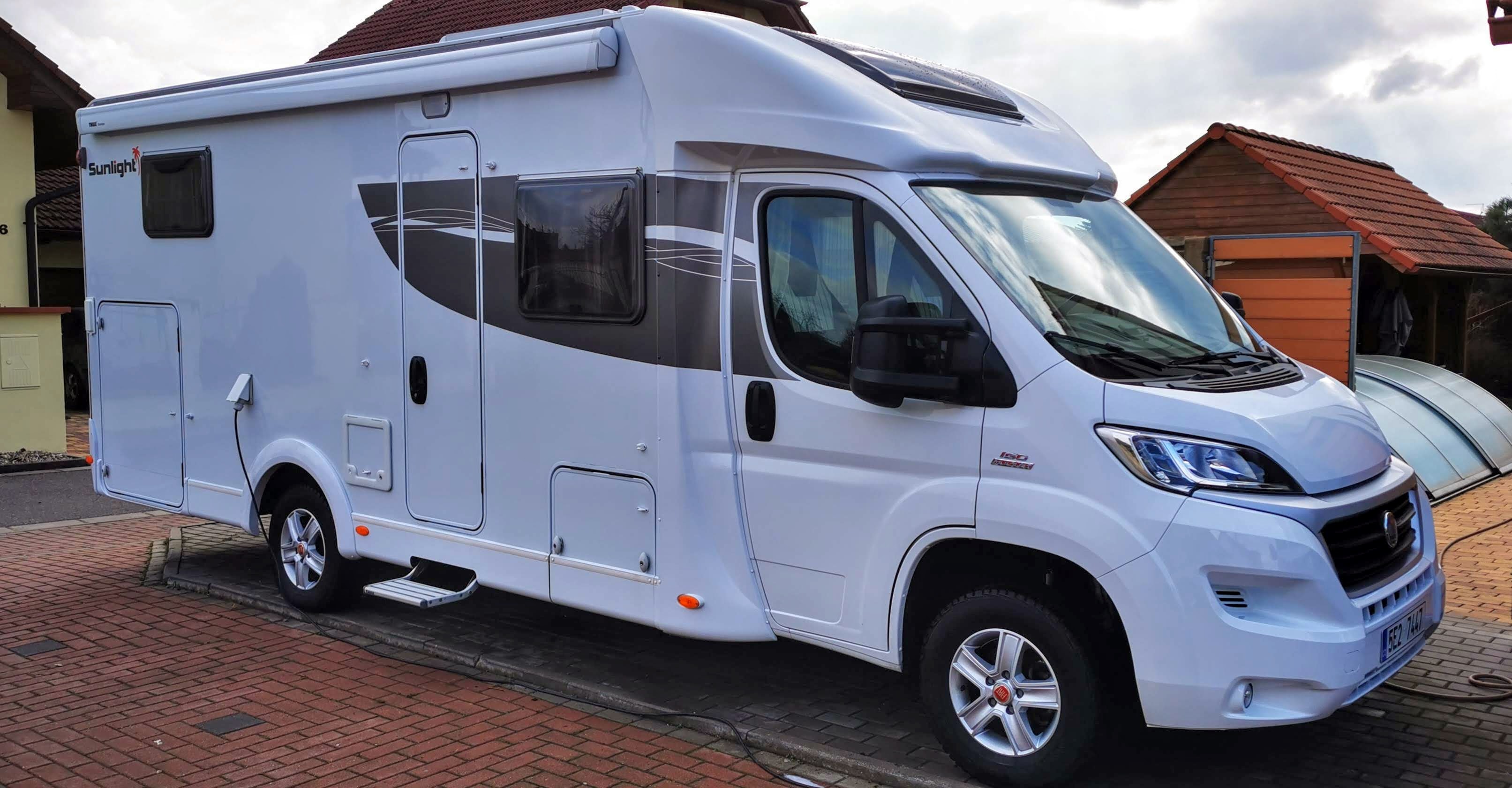 Šest let staré obytné auto 47tis km